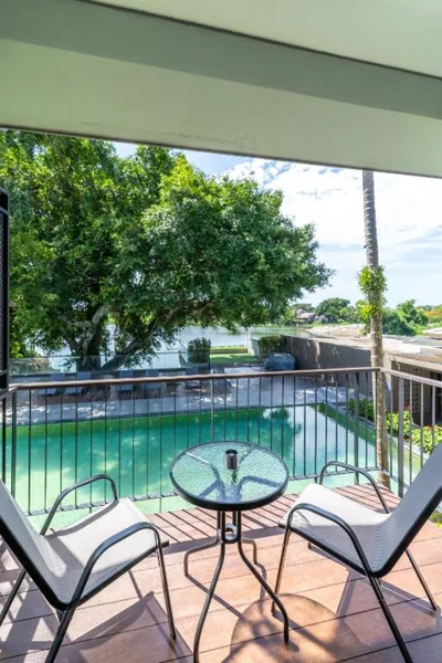 Habitación King con vistas al lago — Antiya Hotel Phuket